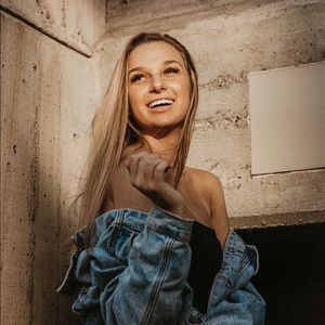 Meet your Posher, Danielle